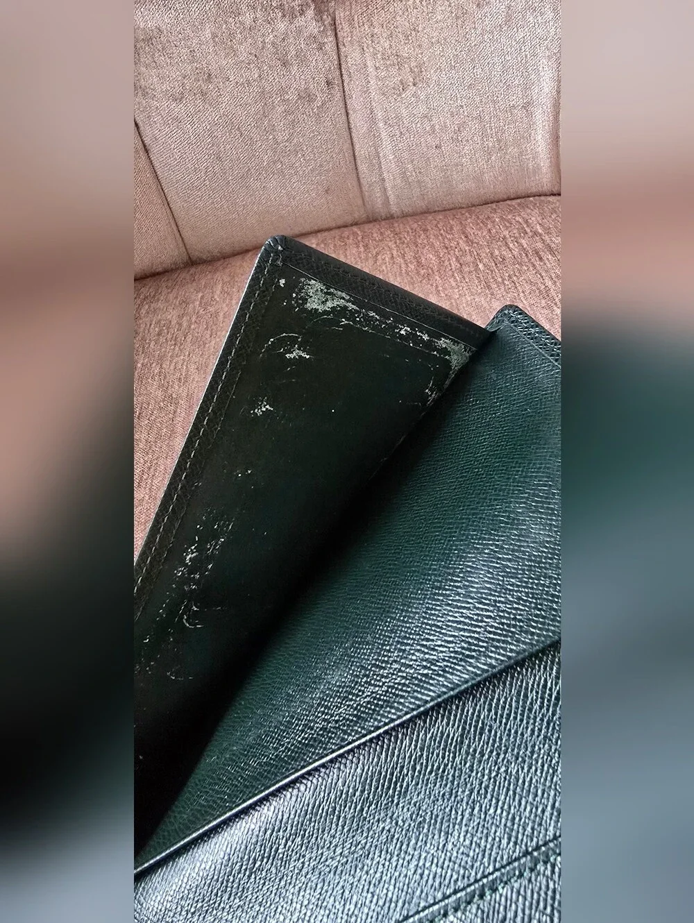 (1770) LOUIS VUITTON Taiga Leather Long Slim Bifold Wallet